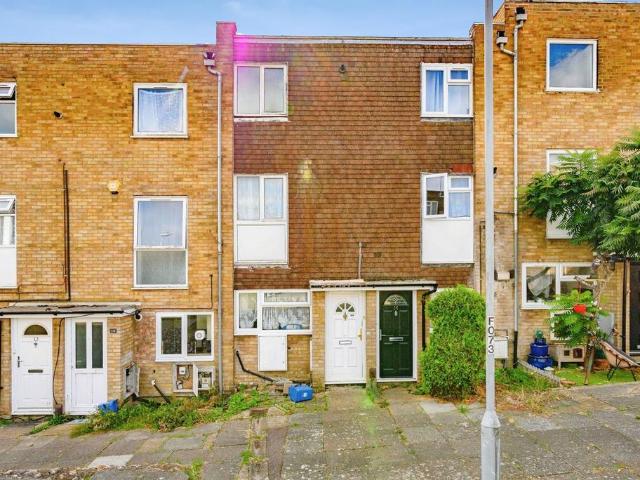 Flat for sale in Sundon Park, Luton