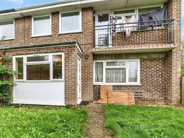 Flat for sale in Basingstoke, Basingstoke and Deane