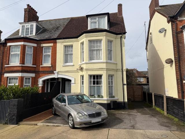 Flat for sale in Walton, Eastbridge