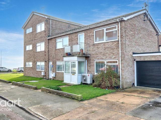Flat for sale in Dale Hill, Essex