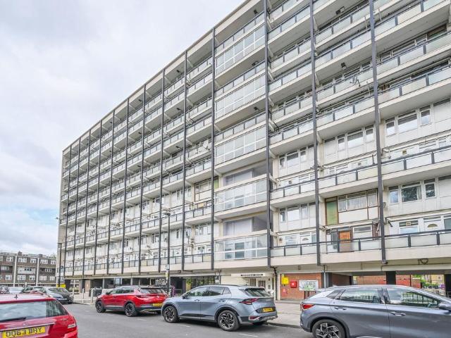 Flat for sale in Canary Wharf, Greater London