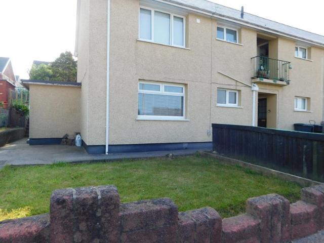 Flat for sale in Crumlin, Wales