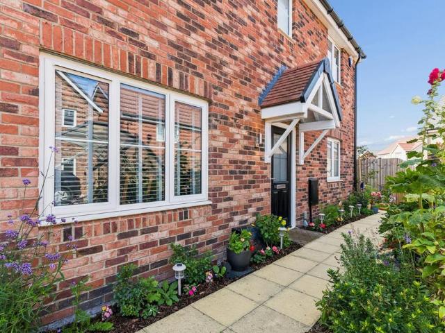 Flat for sale in Houghton Regis, Bedfordshire