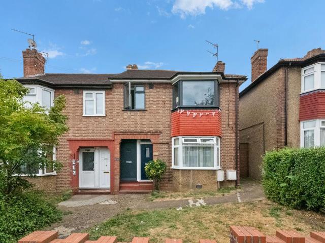 Flat for sale in Wood End, Greater London