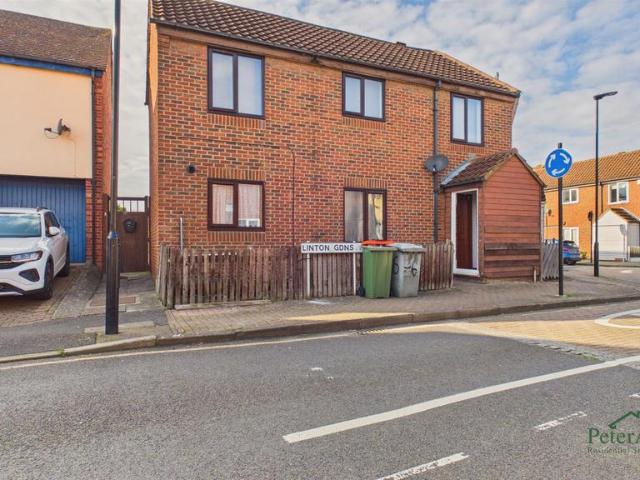 Flat for sale in Beckton, Greater London