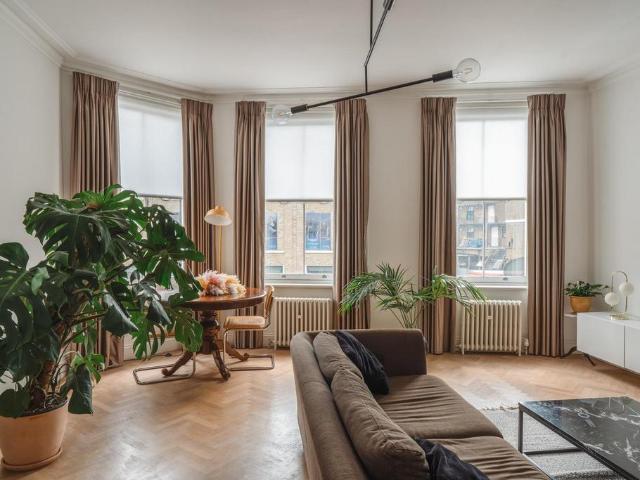 Flat for sale in South Hackney, Greater London