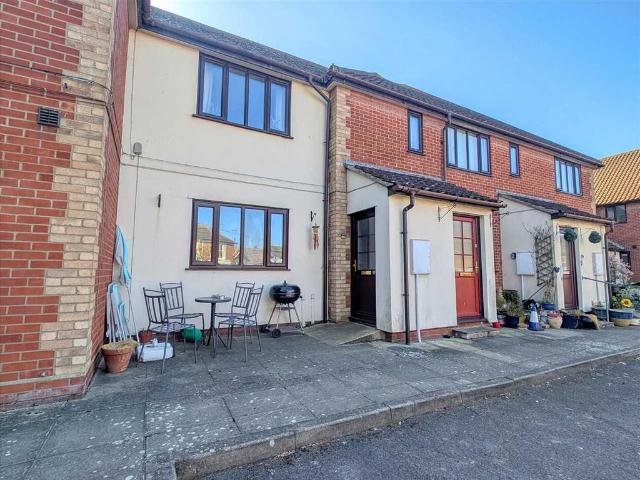Flat for sale in Brightlingsea, Dale Hill