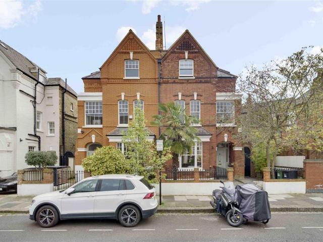 Flat for sale in Fulham, Greater London