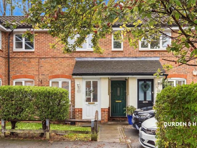 Flat for sale in Loughton, Epping Forest