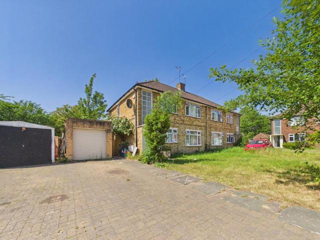 Flat for sale in London Borough of Hounslow, Greater London