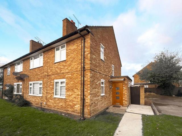 Flat for sale in Broxbourne, Hertfordshire