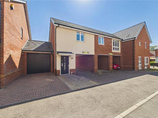 Flat for sale in Hounsome Fields, Priest Down