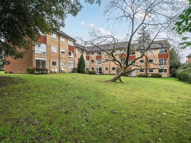 Flat for sale in Furze Platt, Maidenhead