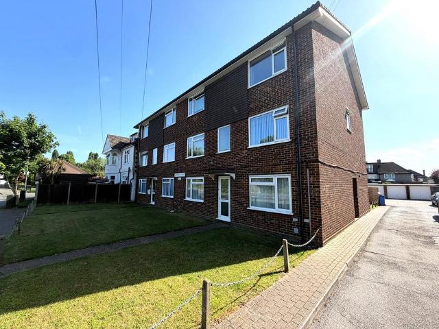Flat for sale in Lower Halliford, Surrey