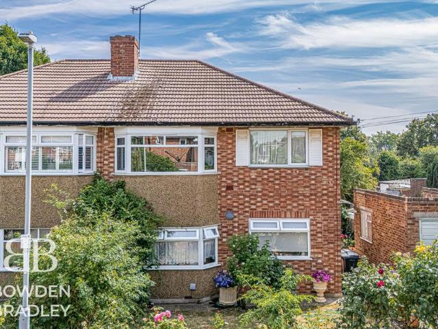 Flat for sale in Fairlop, Greater London