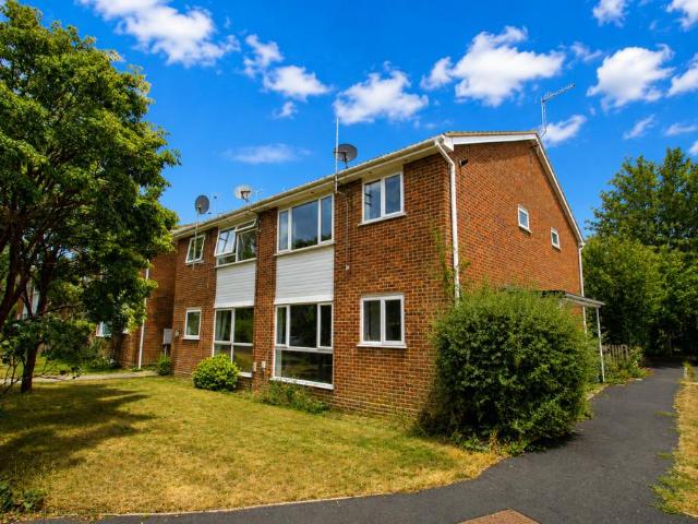 Flat for sale in Berrick Salome, Oxfordshire
