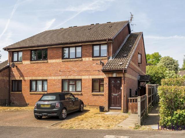 Flat for sale in Row Town, Surrey