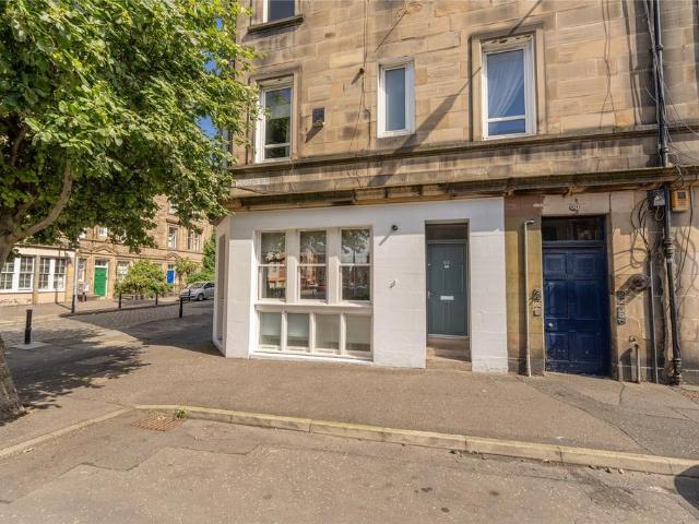 Flat for sale in Hillside, Leith