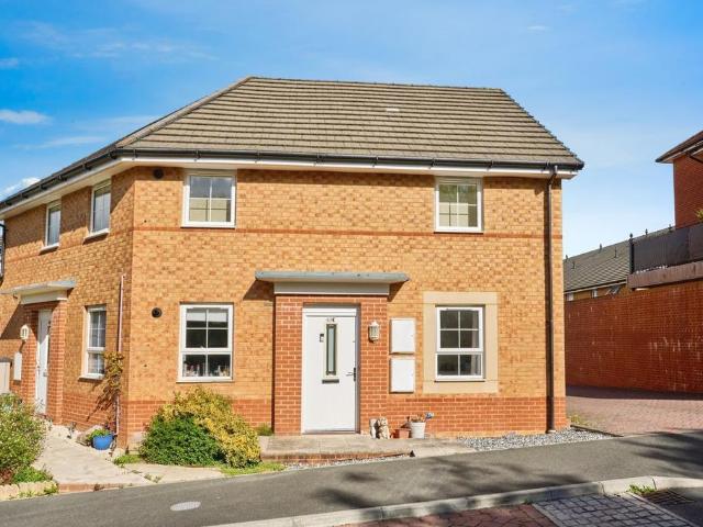 Flat for sale in East Cowes, Isle Of Wight