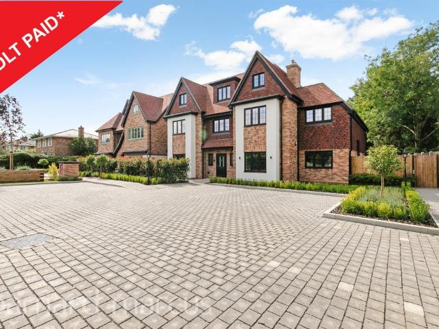 Flat for sale in Hillview, Surrey