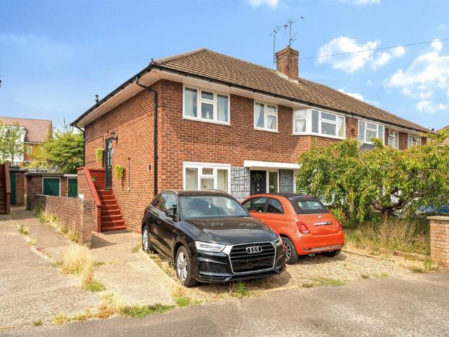 Flat for sale in Furze Platt, Maidenhead