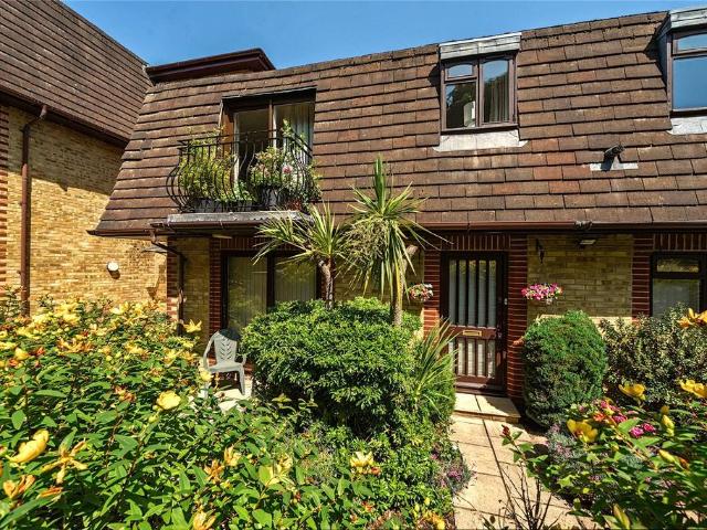 Flat for sale in Eden Park, Greater London