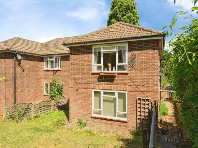 Flat for sale in London Borough of Croydon, Kenley