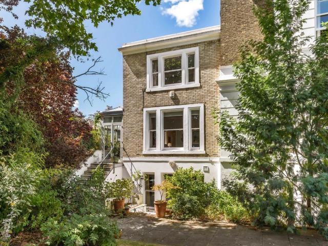 Flat for sale in Kensington, Greater London