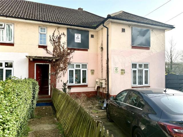 Flat for sale in London Borough of Ealing, Park Royal