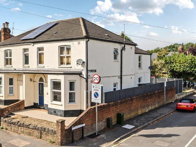 Flat for sale in Horsell, Woking