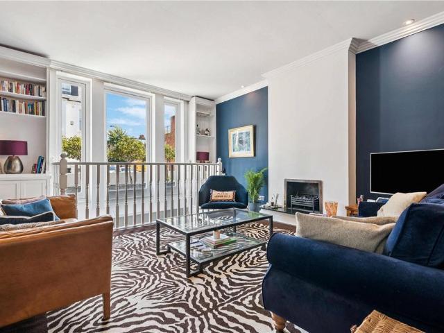 Flat for sale in Fulham, Greater London
