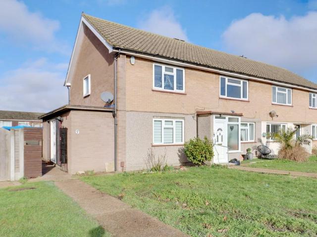 Flat for sale in South Hornchurch, Greater London