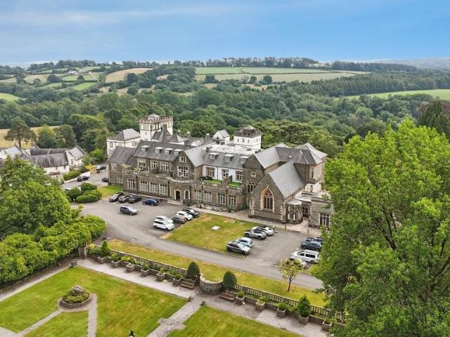Flat for sale in Brynsadler, Wales