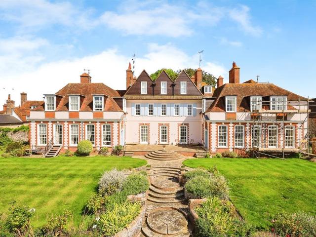 Flat for sale in Willingdon, Cross In Hand