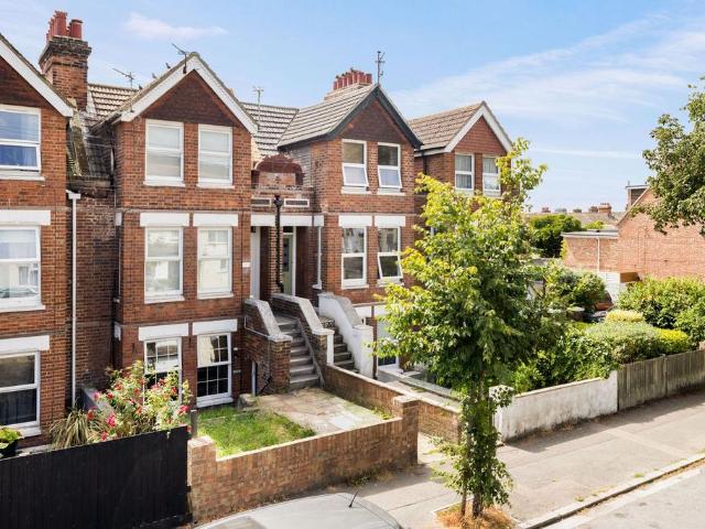 Flat for sale in Folkestone
