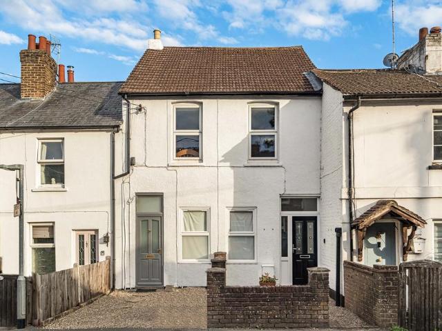 Flat for sale in Badshot Lea, Waverley