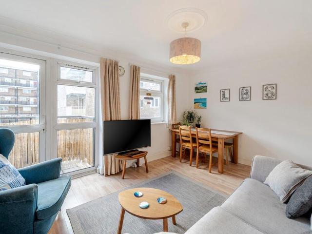 Flat for sale in Old Kent Road, Greater London