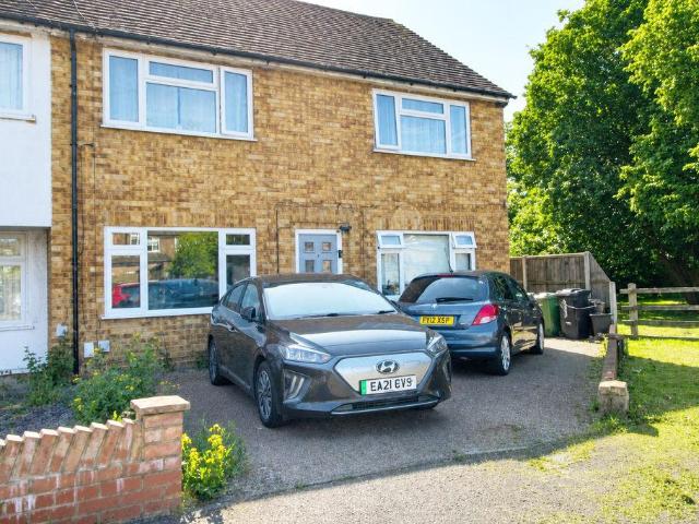 Flat for sale in Broxbourne, Hertfordshire
