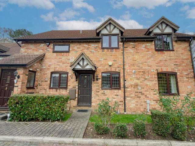 Flat for sale in The Hale, Greater London