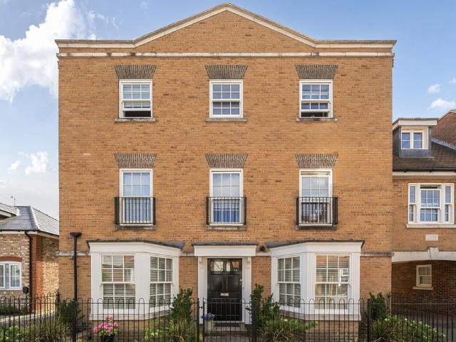 Flat for sale in Beaconsfield, Penn Bottom