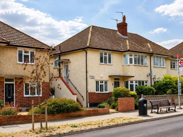 Flat for sale in West Wickham, Greater London