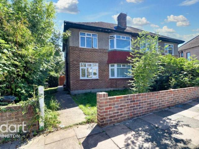 Flat for sale in Petts Wood, Greater London