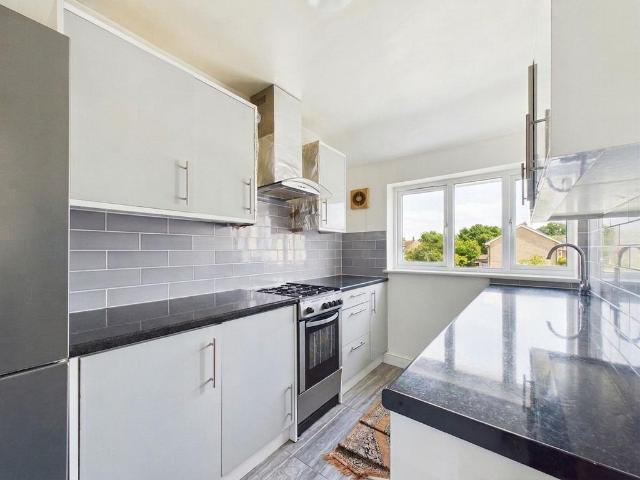 Flat for sale in London Borough of Ealing, Greater London