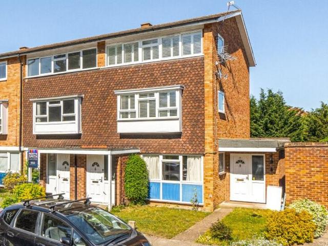Flat for sale in Ham, Greater London