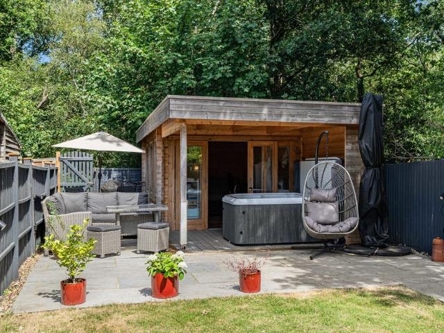 Flat for sale in Westborough, Surrey