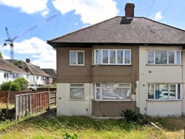 Flat for sale in Hayes, Greater London