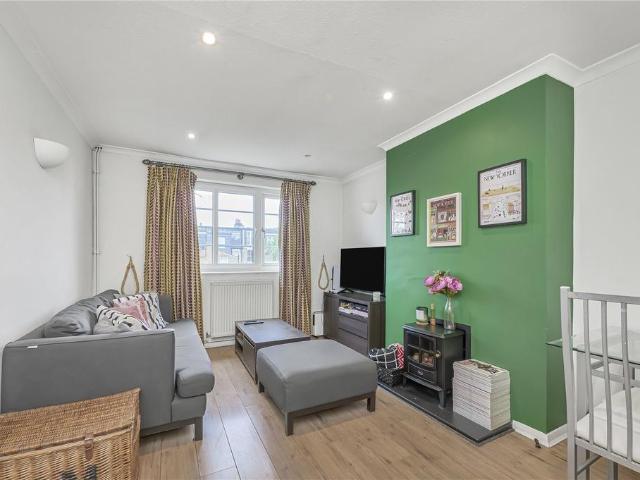 Flat for sale in Streatham Hill, Greater London