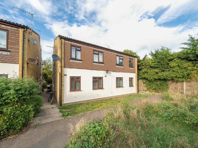 Flat for sale in Worcester Park Estate, Dartford