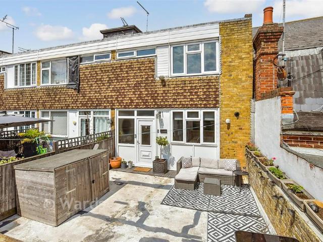 Flat for sale in Upton, Acol