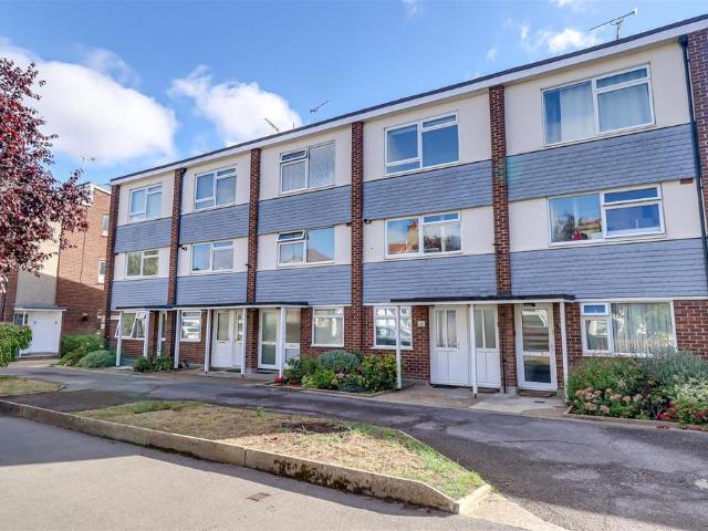 Flat for sale in Alton Barnes, Essex